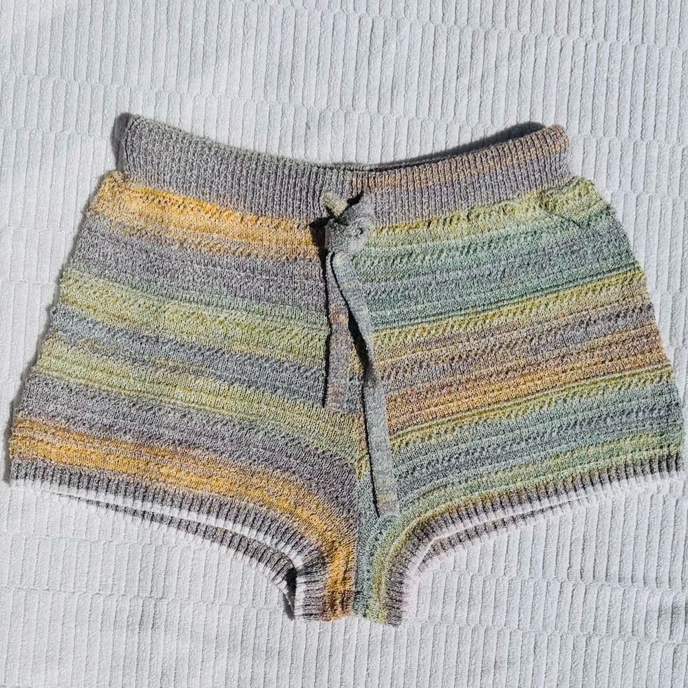 UNIVERSAL THREADS CROCHET SHORTS SZ L COULD WORK FOR XL PASTEL BOHO VIBE